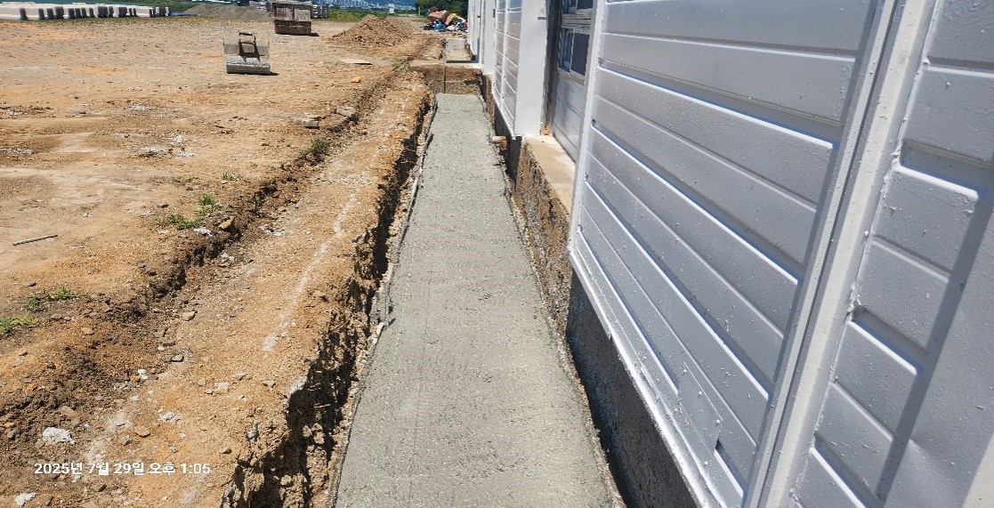 콘크리트 배수로관 설치(레미콘타설후)